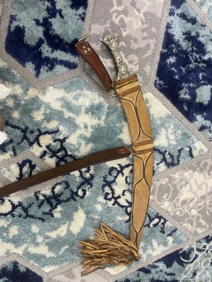 جنبيه مبروقه تاقف على حدها 3