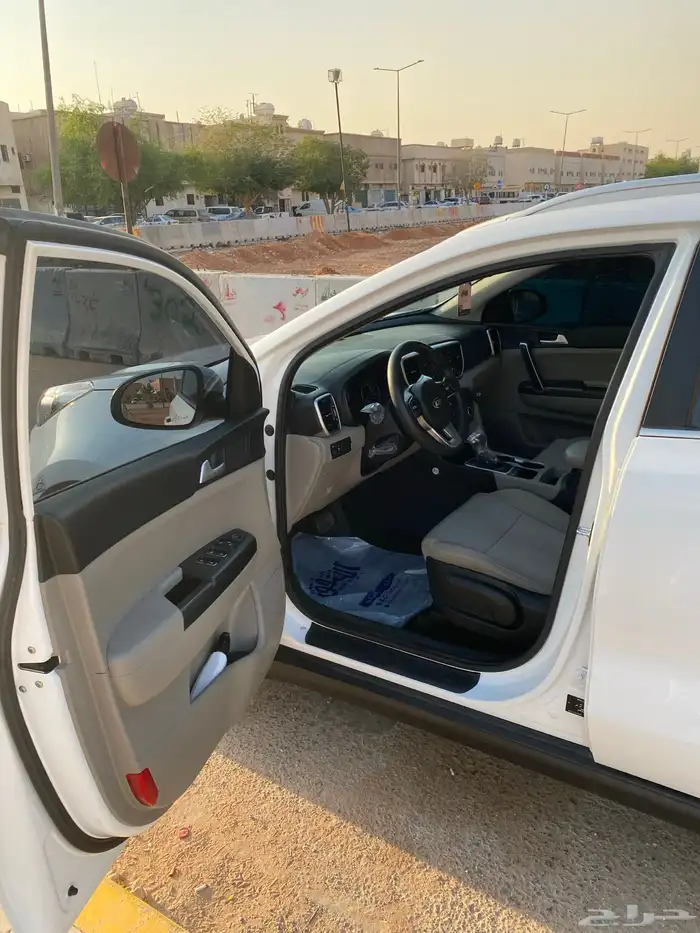 للبيع سيارة كيا 6