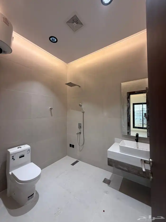 للبيع شقق علويه بملحق وشقق ارضيه بمداخل مستقله ف حي حسام 15