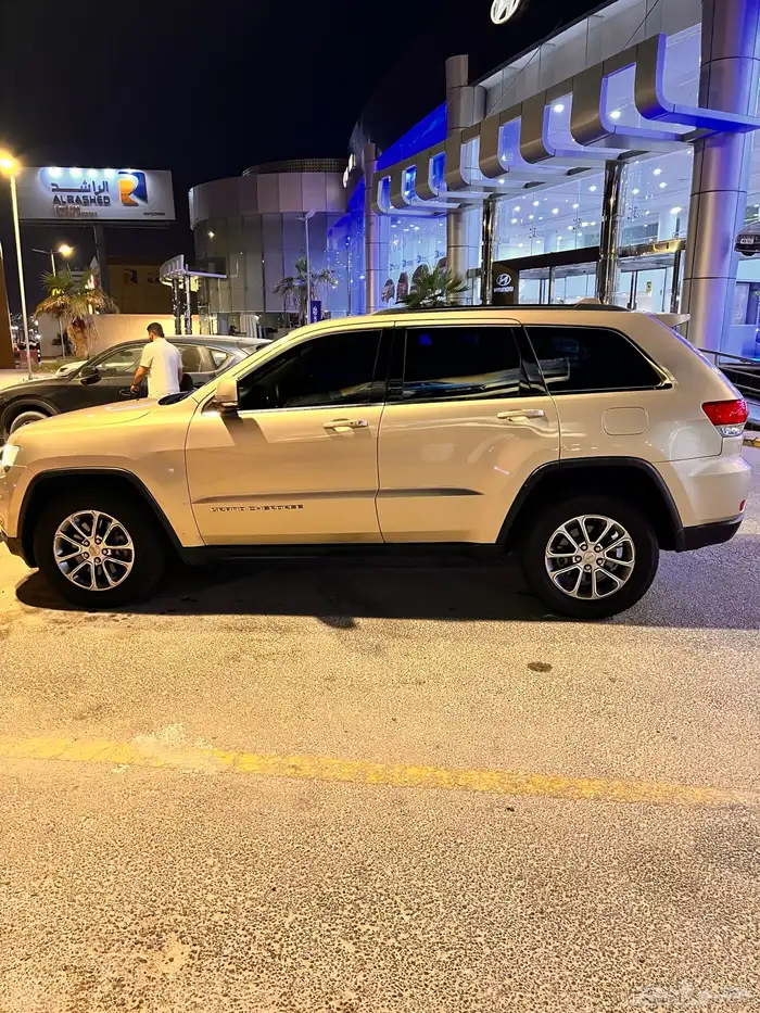 جراند شيروكي 2015 V6 8