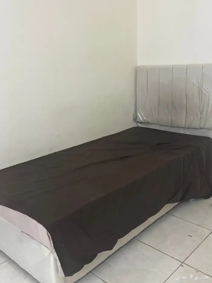 سرير نفر مع المرتبة 0