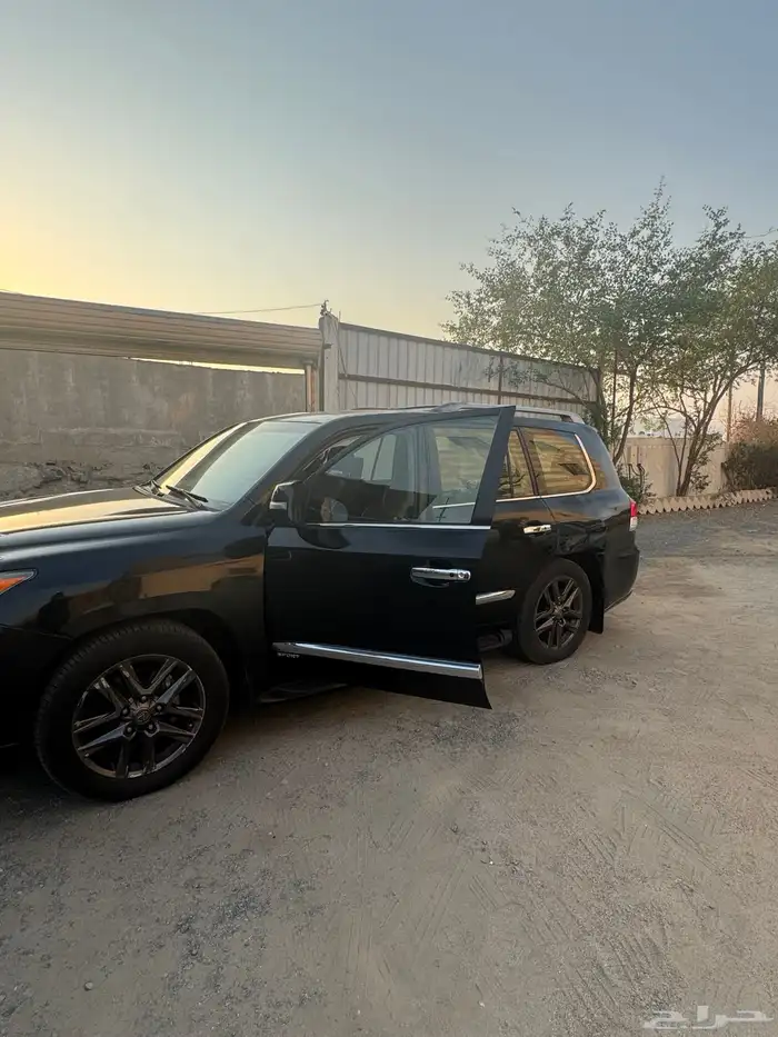 جيب لكزز 2015 شبه مخزن نضيف اسود سبورت بريمي 4