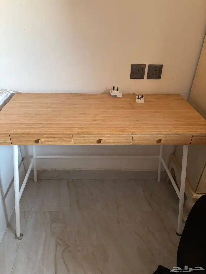 طاولة مكتب دراسي من ايكيا اخت الجديدة 0
