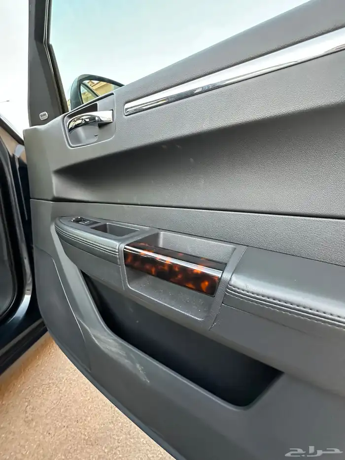 كرايزلر C300 2008 فل كامل نظيف للبيع 12