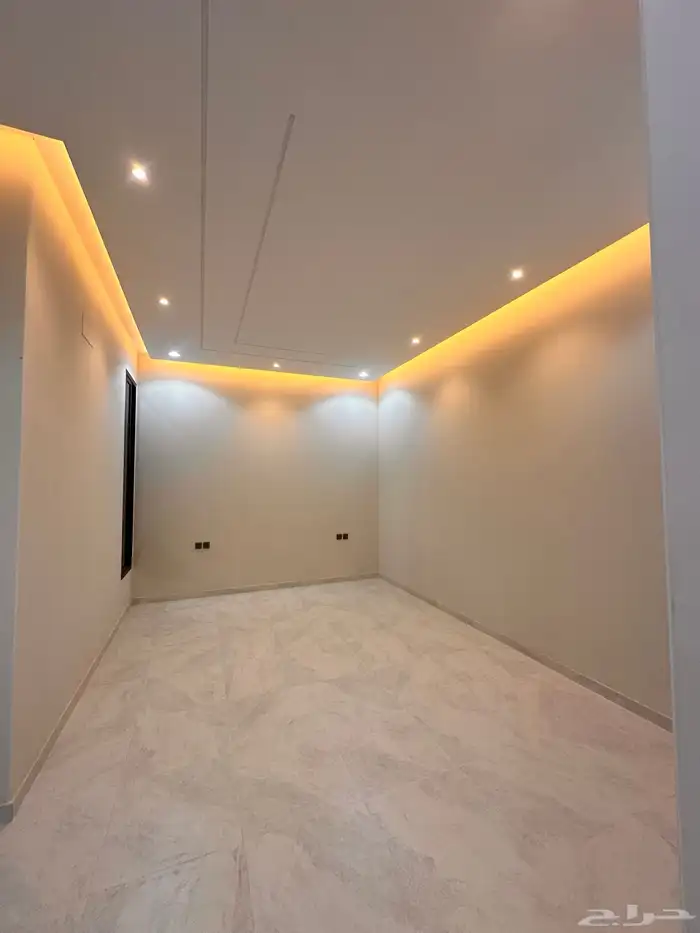 للبيع شقه ارضيه مدخل مستقل قريبه من دوار المنسك 14