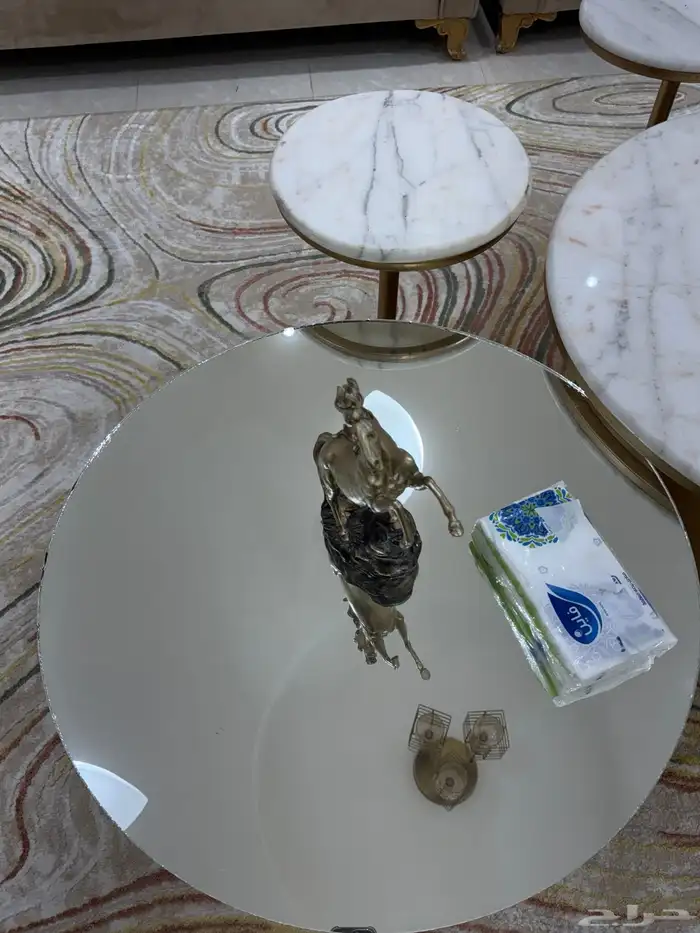 كنب   سجاد   طاولات كبيره رخاميه وزجاج 6 طاولات خدمه وستاره 4