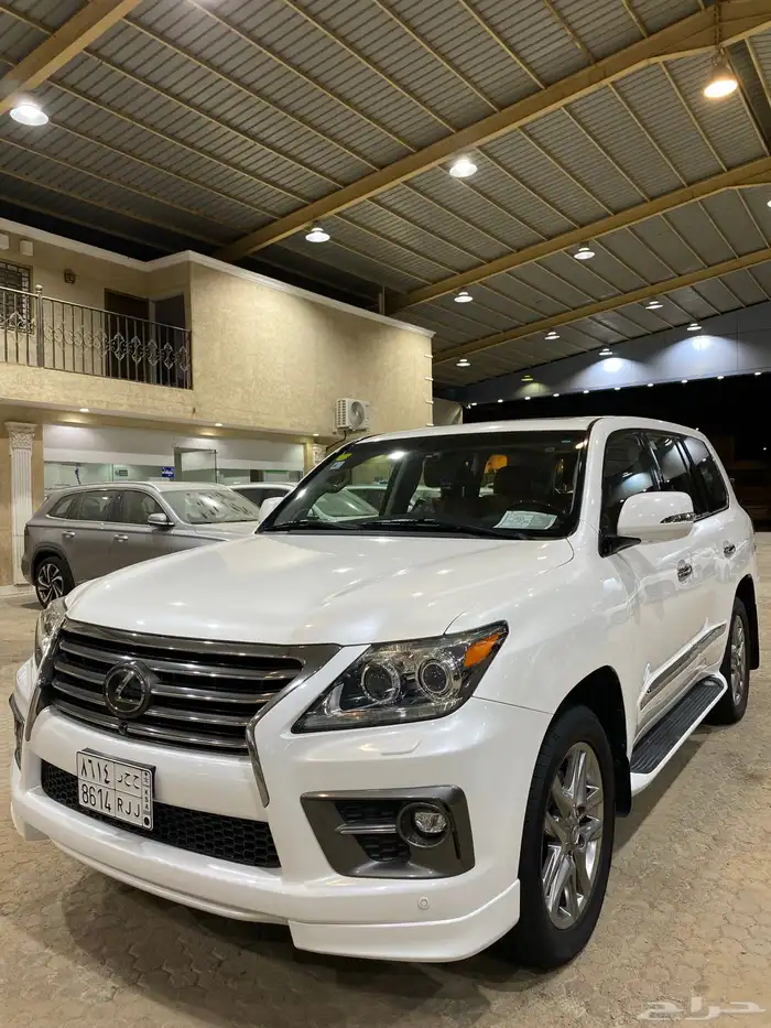 للبيع لكزس LX570 اسبورت 2014 فل كامل عبداللطيف عداد 89 الف 2