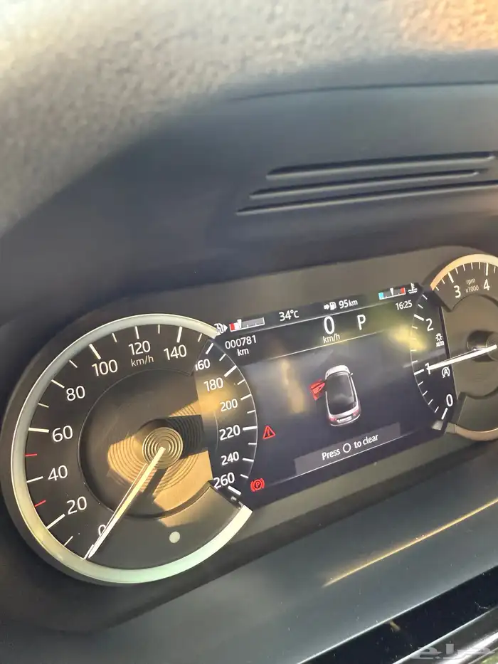 لاند روفر ايفوك ممشى 800 كيلو R-Dynamic 2023 28