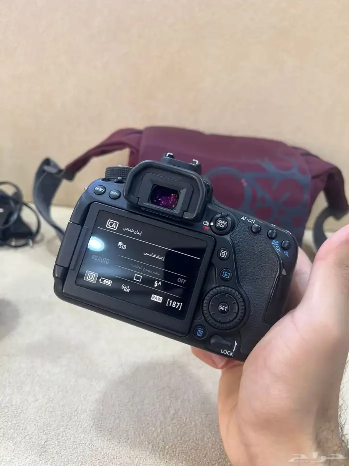 بيعة مستعجلة كاميرا كانون 80D مع عدسة سيجما 5