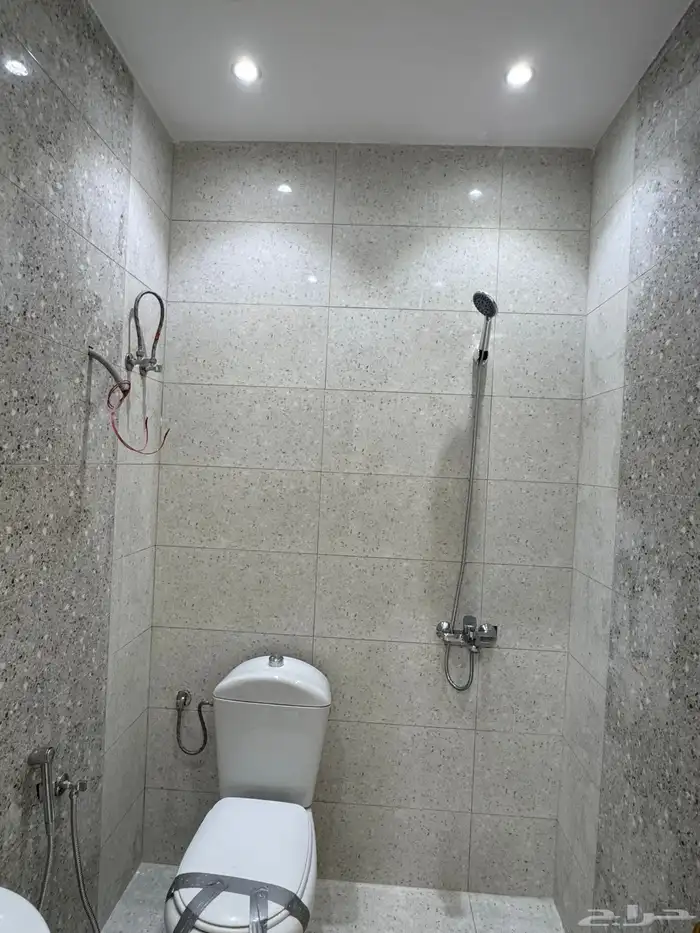 شقه عوائل للإيجار جده حي الجامعه 6