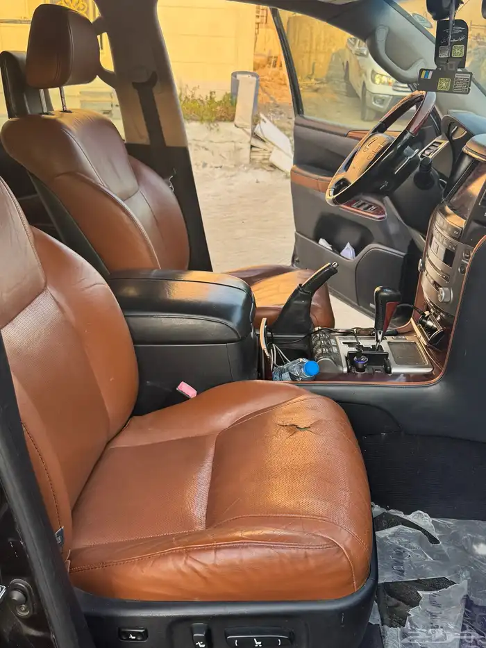 جيب لكزز 2015 شبه مخزن نضيف اسود سبورت بريمي 2