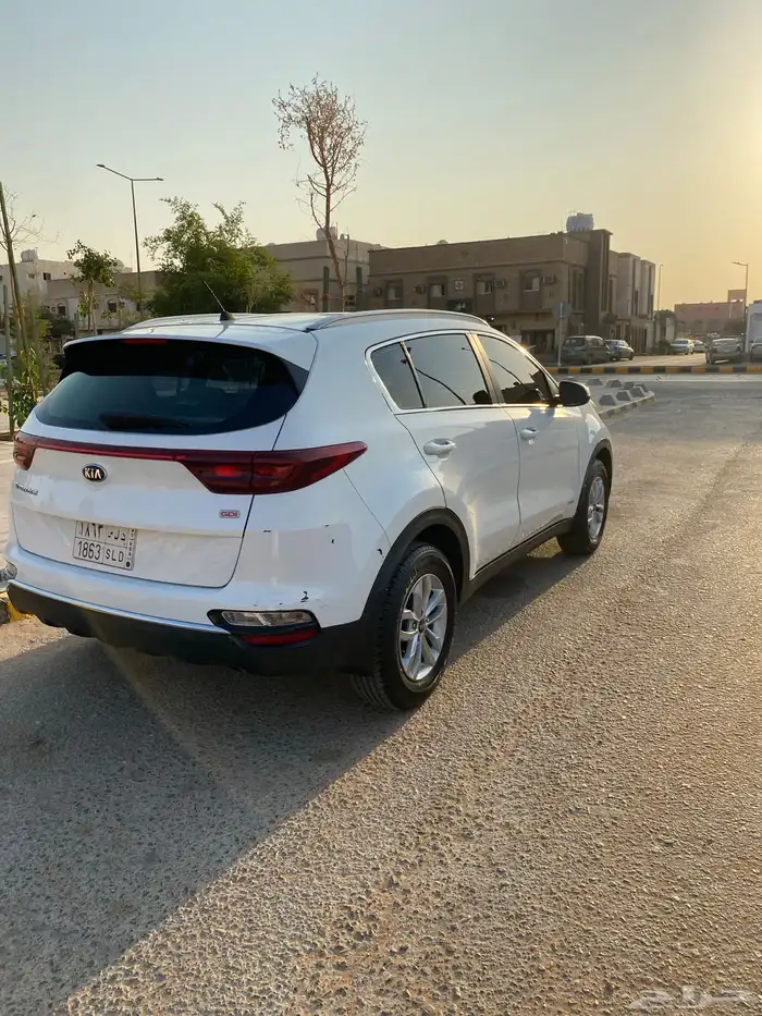 للبيع سيارة كيا 11