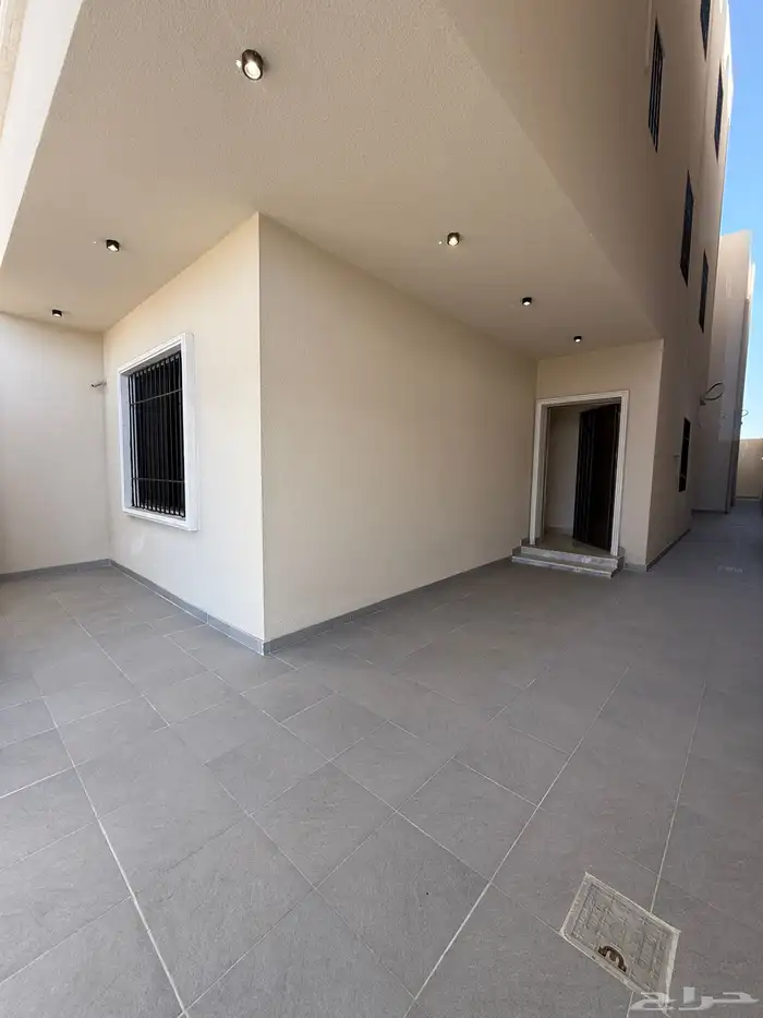 للبيع ارواف علويه وشقق ارضيه ببايكة سيارة ف احد رفيده 3