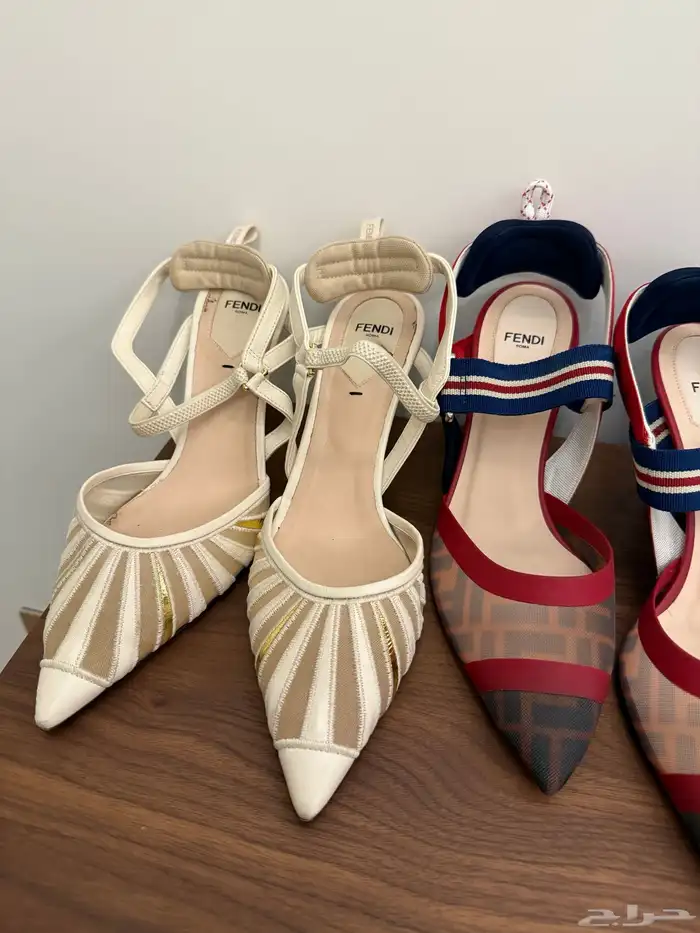 مجموعه من الصنادل والاحذيه من براندات عالميه جديد ومستخدم 18