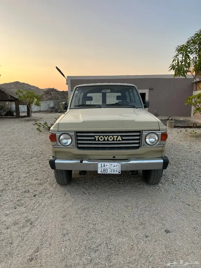 لاندكروزر صالون 1984 شبة مخزن 1