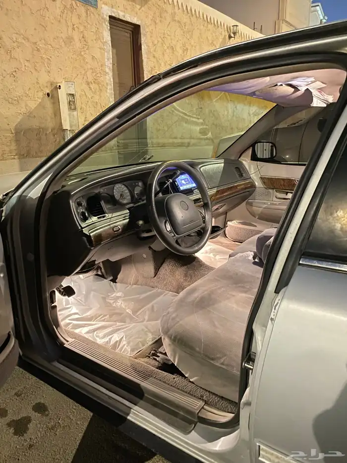 للبيع فورد جراند ماركيز 1