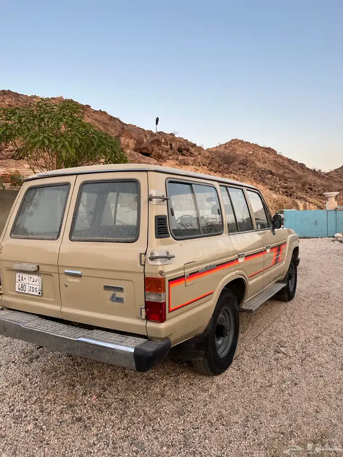 لاندكروزر صالون 1984 شبة مخزن 2