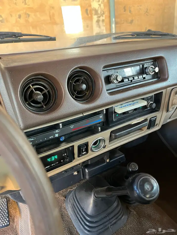 لاندكروزر صالون 1984 شبة مخزن 6