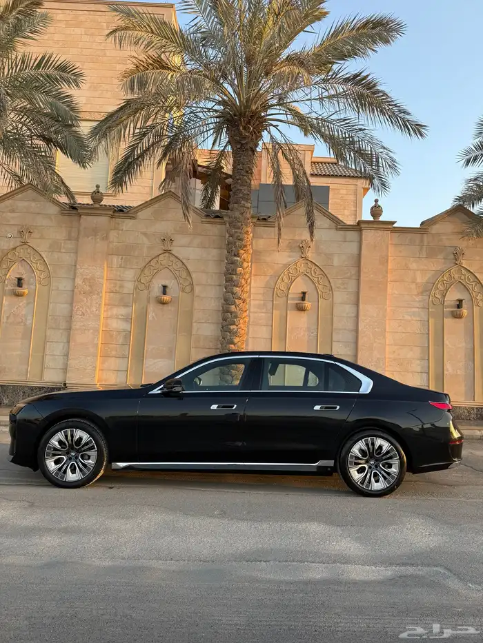 بي ام دبليو 735Li الناغي على الضمان 2023 فل كامل ( تم البيع) 4