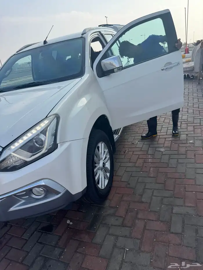 للبيع أو للبدل ايسوزو 1