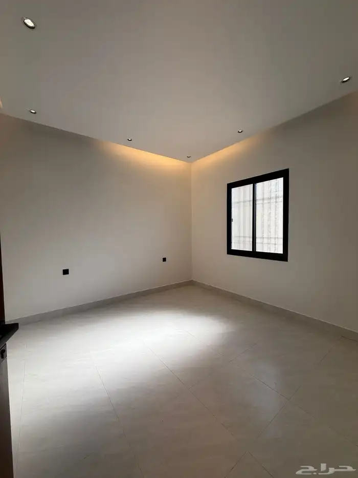 للبيع ارواف علويه وشقق ارضيه ببايكة سيارة ف احد رفيده 34