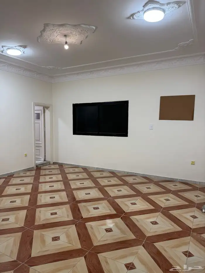 شقه عوائل للإيجار جده حي الجامعه 23