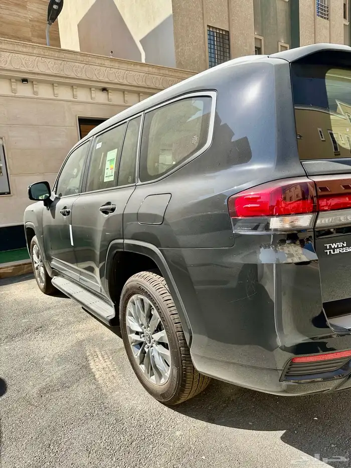 لاندكروزر وارد عبداللطيف جميل 1