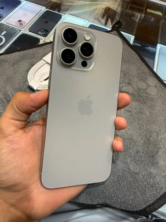 آيفون 15 برو ماكس 256 قيقاء نضيف جدا  ولا حكة وكالة 1