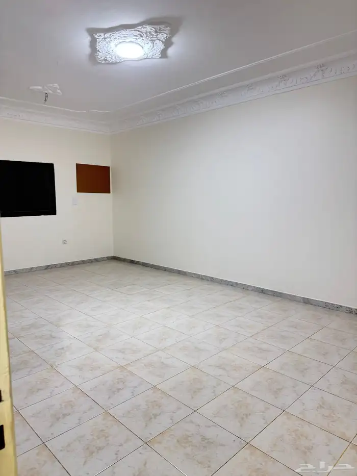 شقه عوائل للإيجار جده حي الجامعه 15