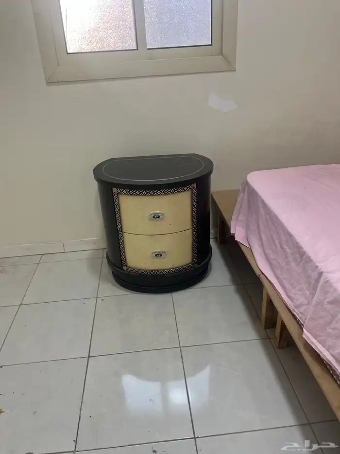 للبيع العاجل دولاب وشيفونيره ومرتبة طبية 2