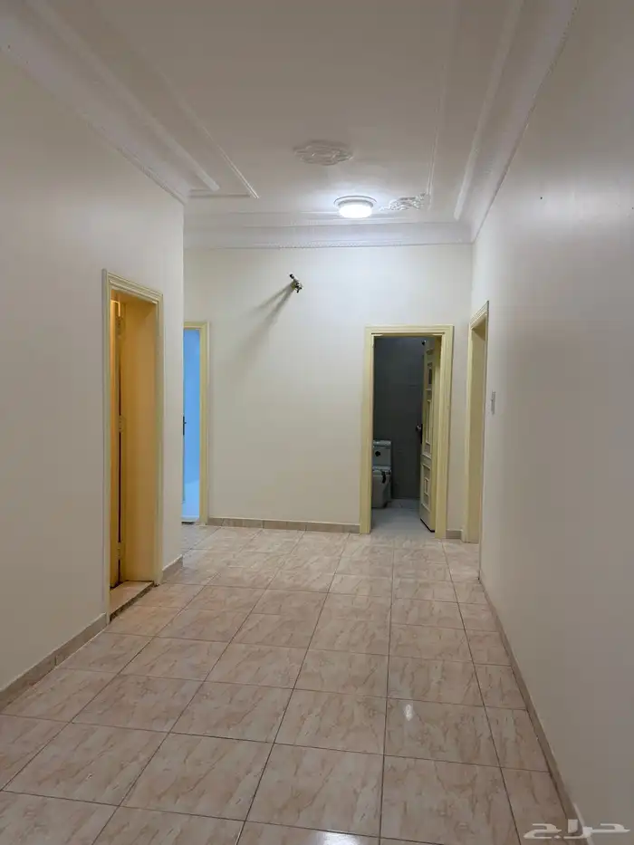 شقه عوائل للإيجار جده حي الجامعه 26