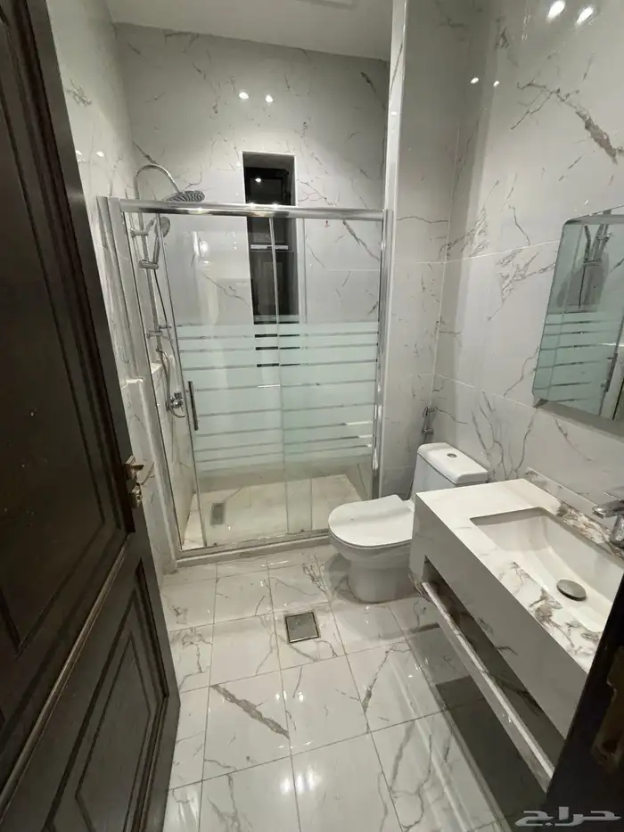 شقة 5 غرف فاخرة للإيجار بحي الربوة 6