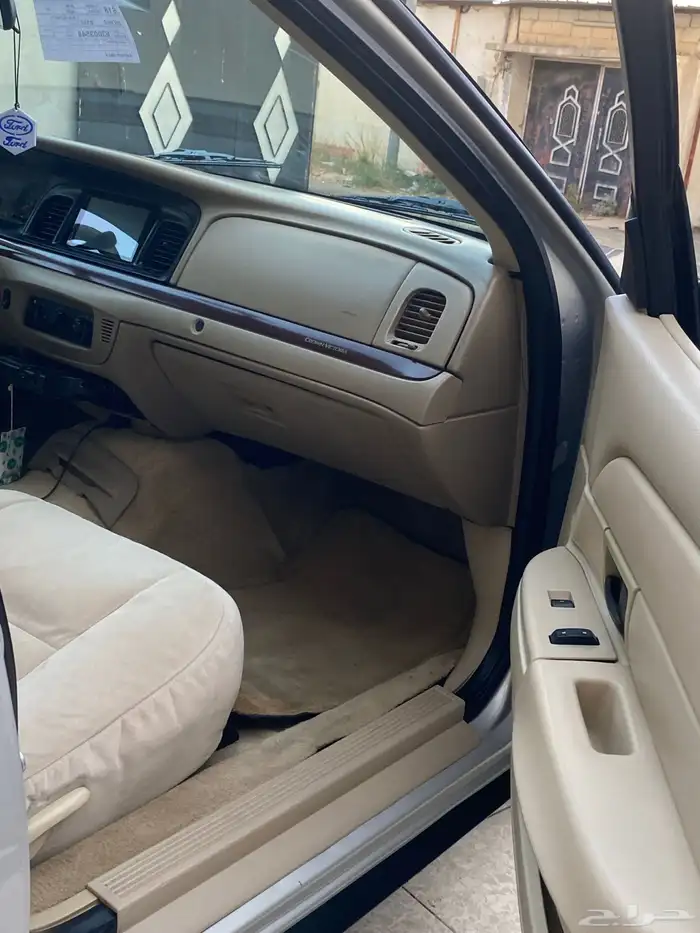 فورد كراون فكتوريا 2011 نظيف مشروط 14