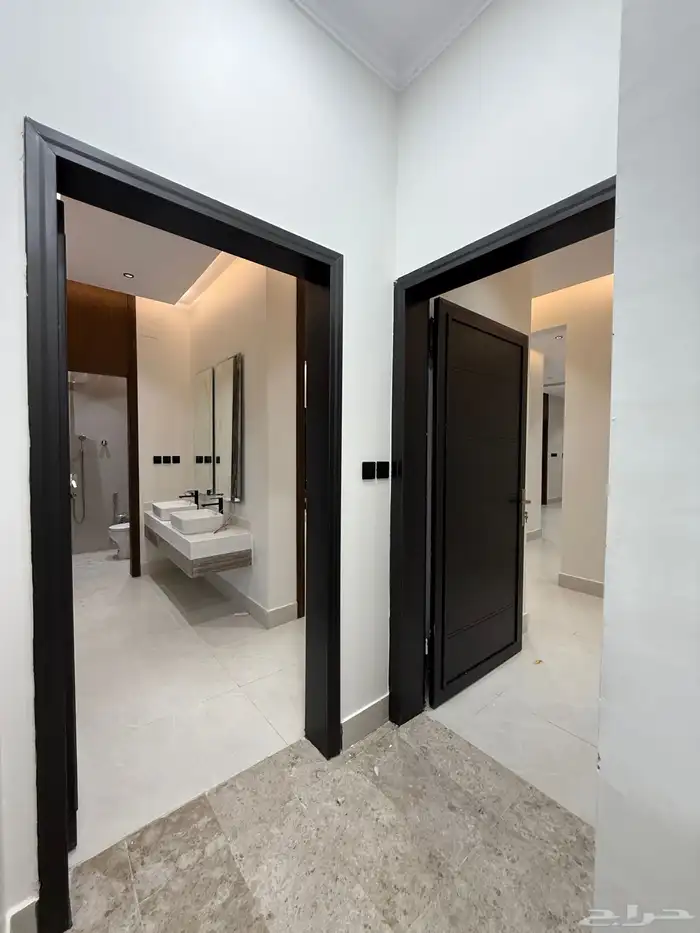 للبيع شقق علويه بملحق وشقق ارضيه بمداخل مستقله ف حي حسام 4