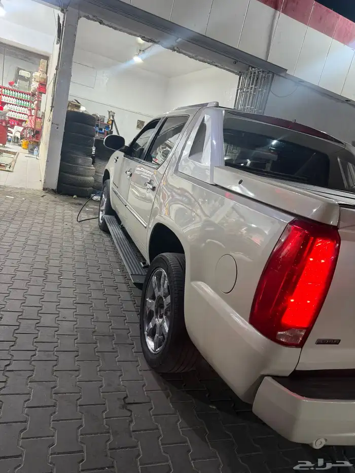 كاديلاك اسكاليد حوض 2009 14