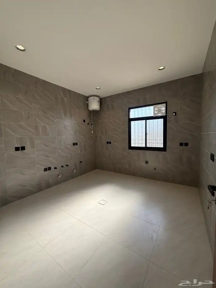 للبيع ارواف علويه وشقق ارضيه ببايكة سيارة ف احد رفيده 27