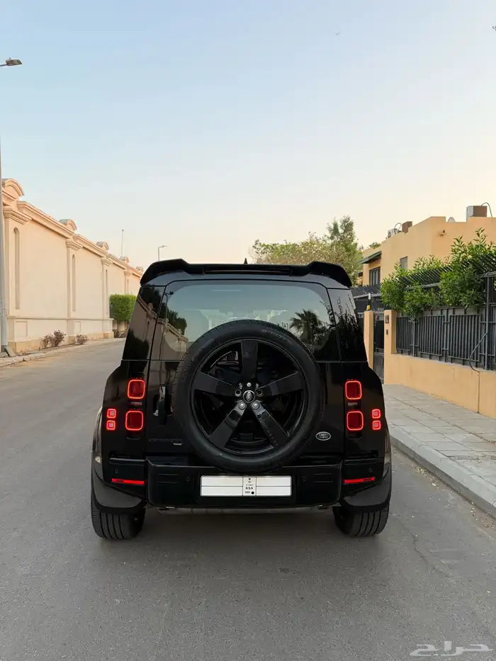 للبيع ديفندر 2023 6 سلندر HSE 110 1