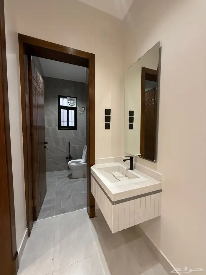 للبيع ارواف علويه وشقق ارضيه ببايكة سيارة ف احد رفيده 15