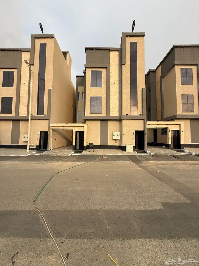 للبيع شقق علويه بمصعد وسطح خاص علي طريق ابها الخميس 1