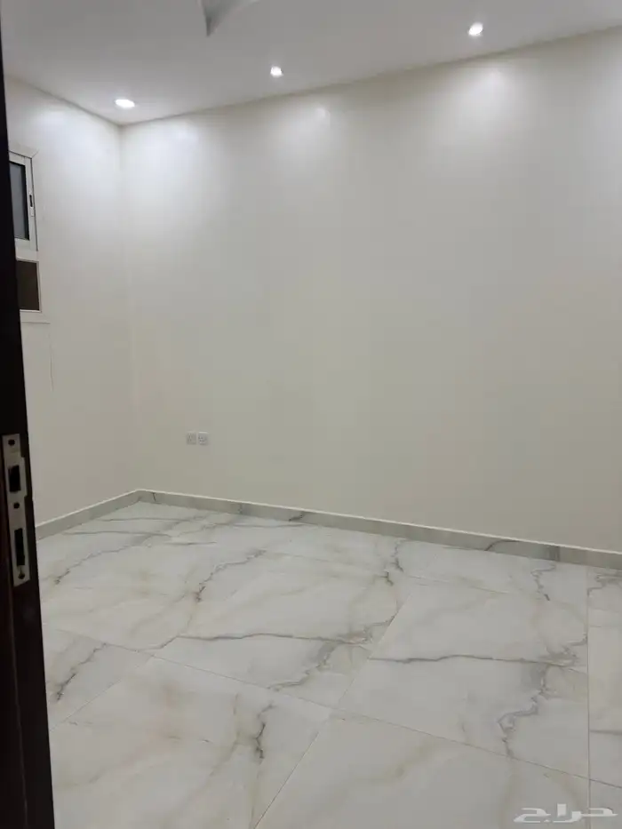 دور اول للايجار خمس غرف نوم ماستر وصاله 4