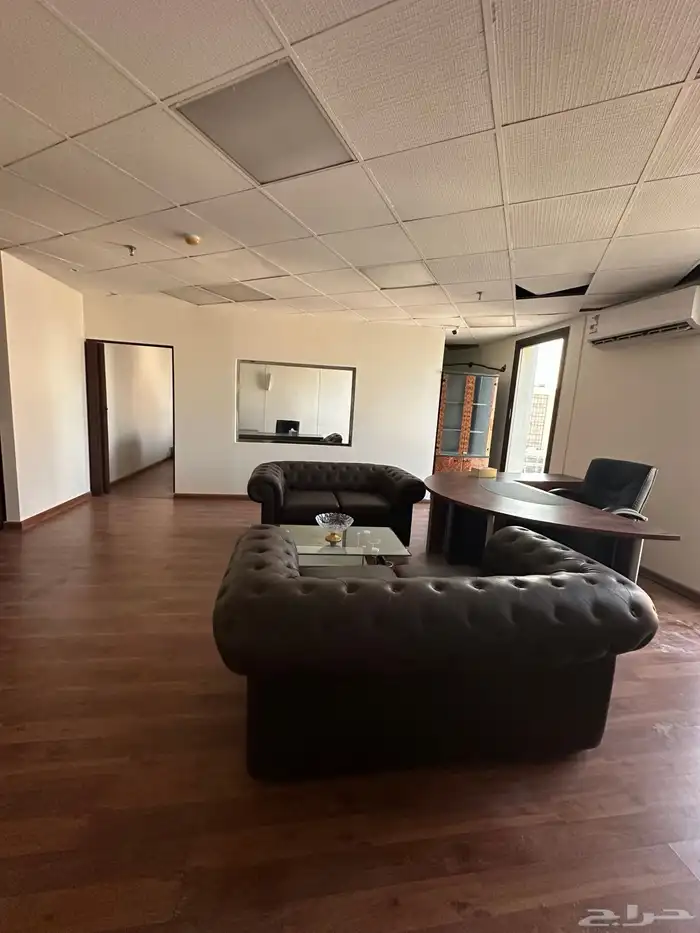 مكتب لتقبيل 4