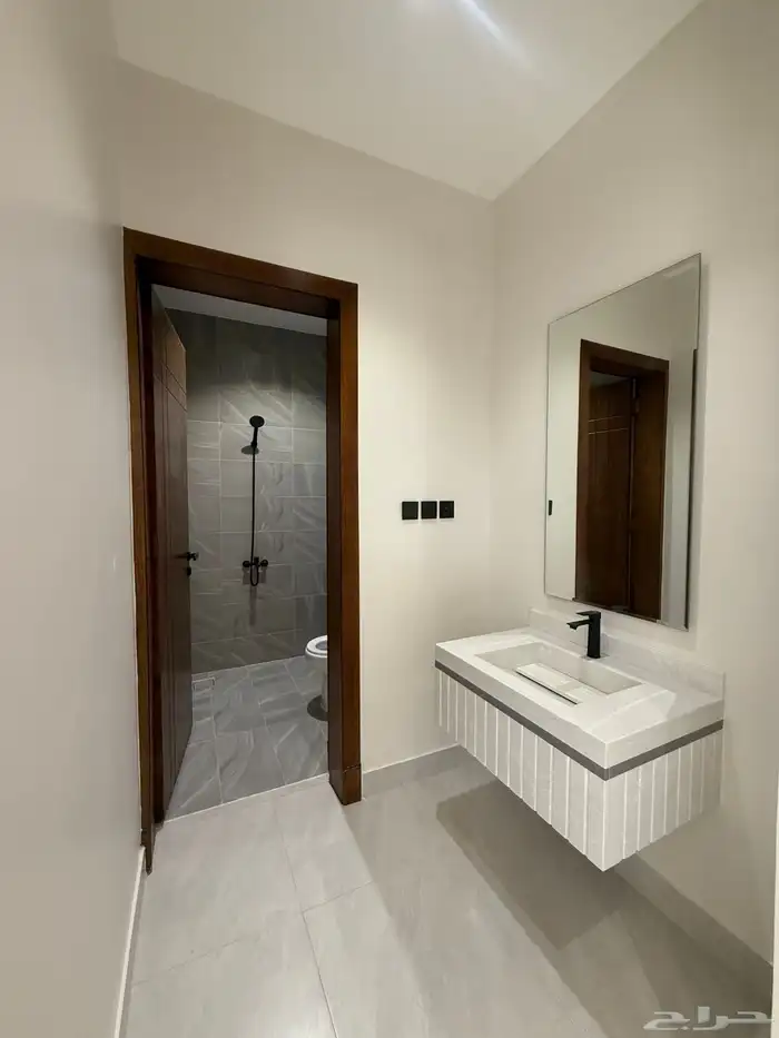 للبيع ارواف علويه وشقق ارضيه ببايكة سيارة ف احد رفيده 30