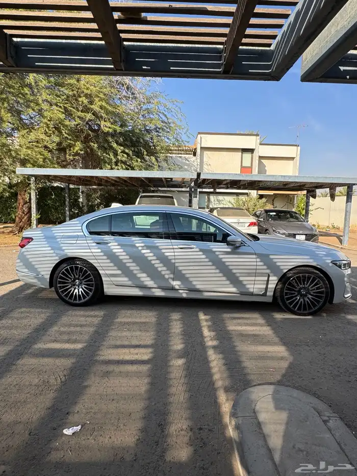 بي ام دبليو 2020 فئة 750 Li 4