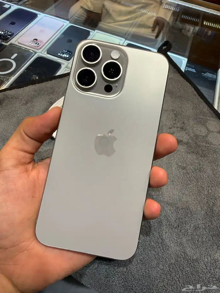 آيفون 15 برو ماكس 256 قيقاء نضيف جدا  ولا حكة وكالة 0