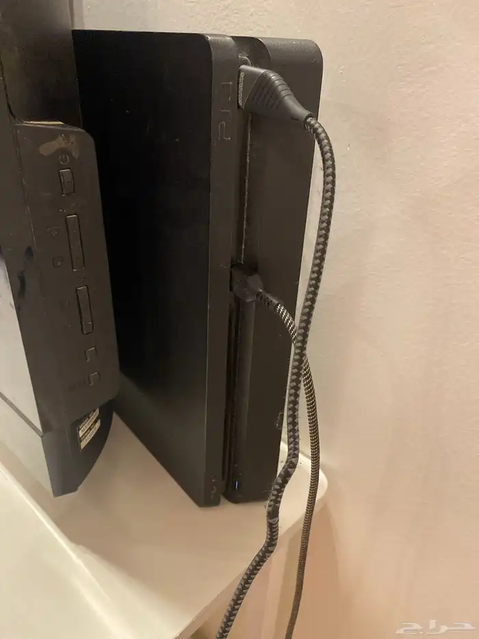 للبيع سوني 4 سليم 1