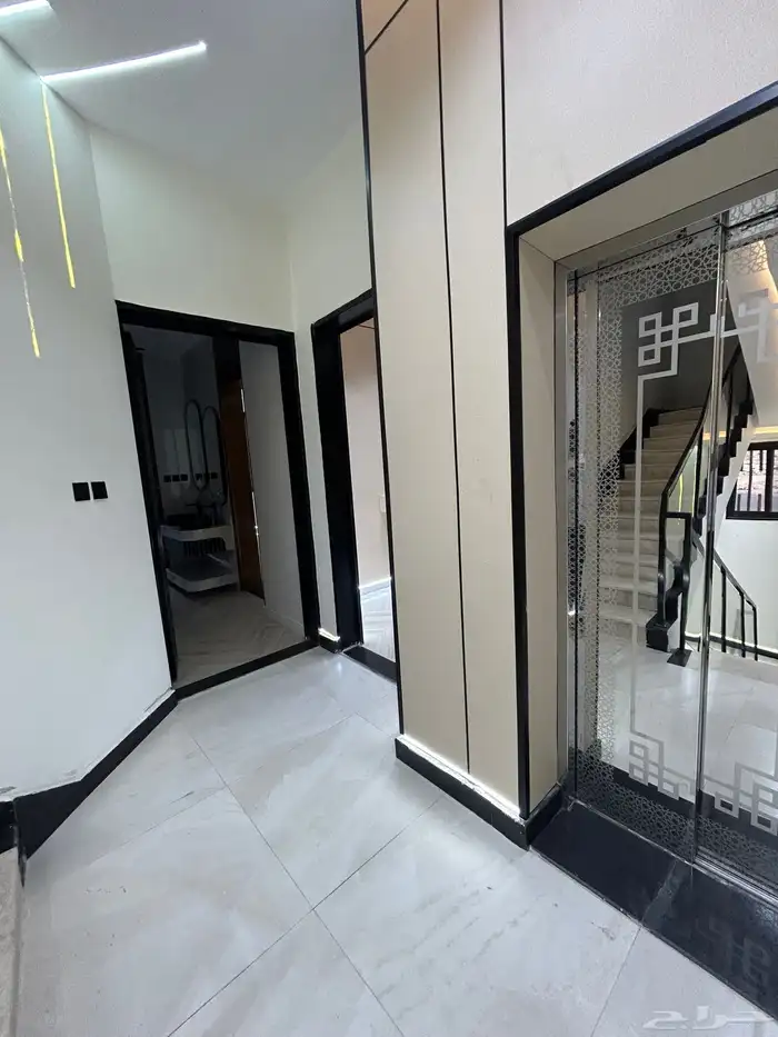 للبيع شقق فاخرة 6غرف وسطح خاص واصل جميع الخدمات دره الموسي 3