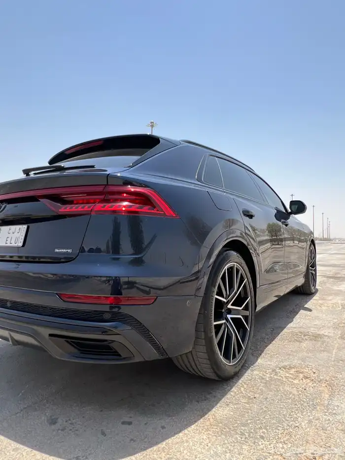 للبيع أودي Q8 S-Line بلاك أديشن نظيف جدا 13
