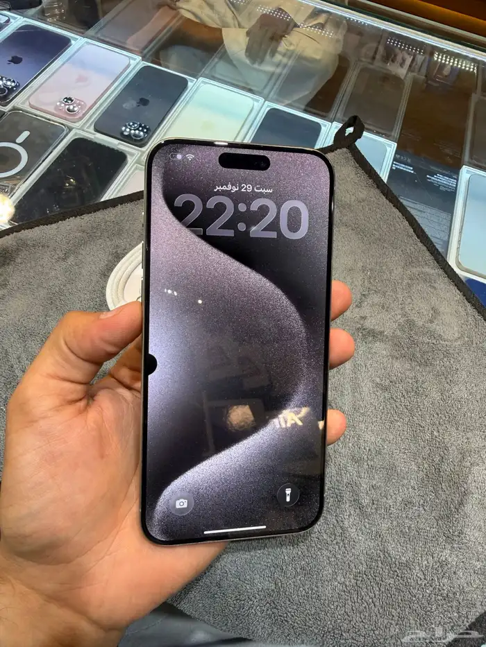 آيفون 15 برو ماكس 256 قيقاء نضيف جدا  ولا حكة وكالة 4