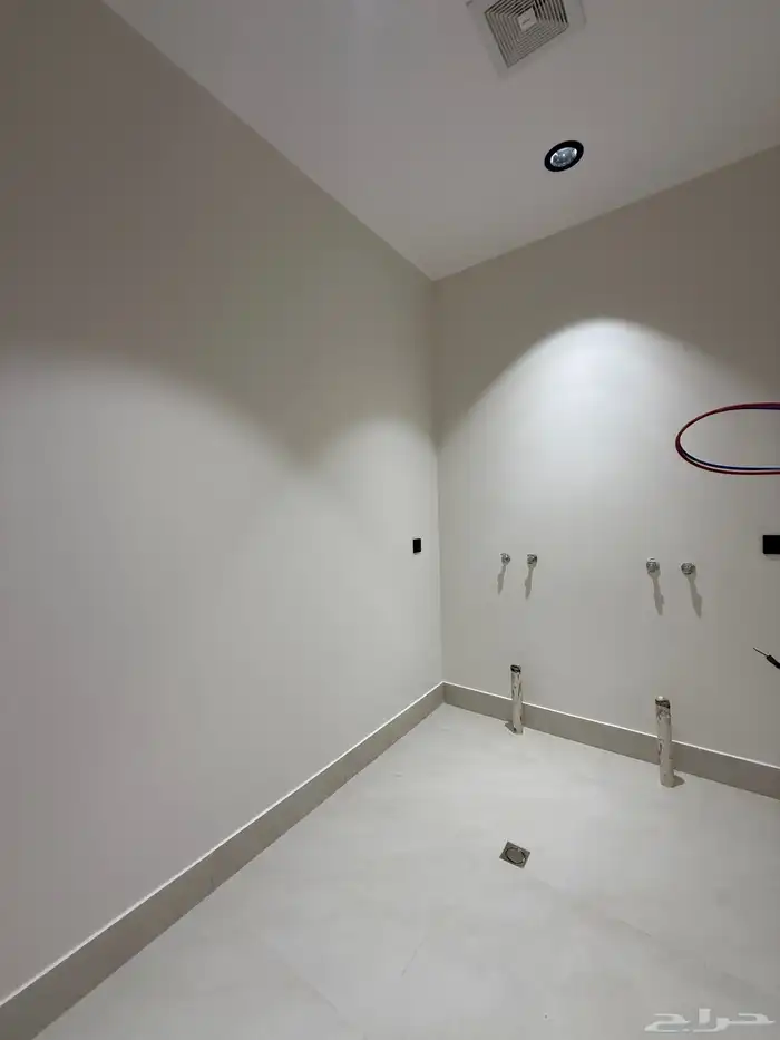 للبيع شقق علويه بملحق وشقق ارضيه بمداخل مستقله ف حي حسام 29