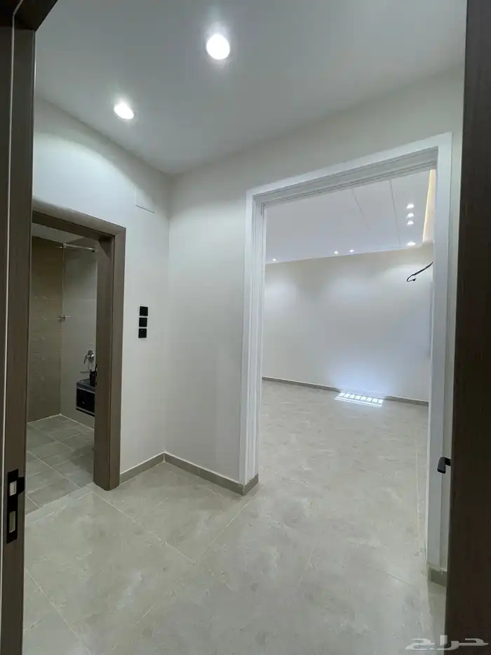 للبيع شقه مودرن دور علوي مع سطح خاص غرب الخميس ب 520 الف 17